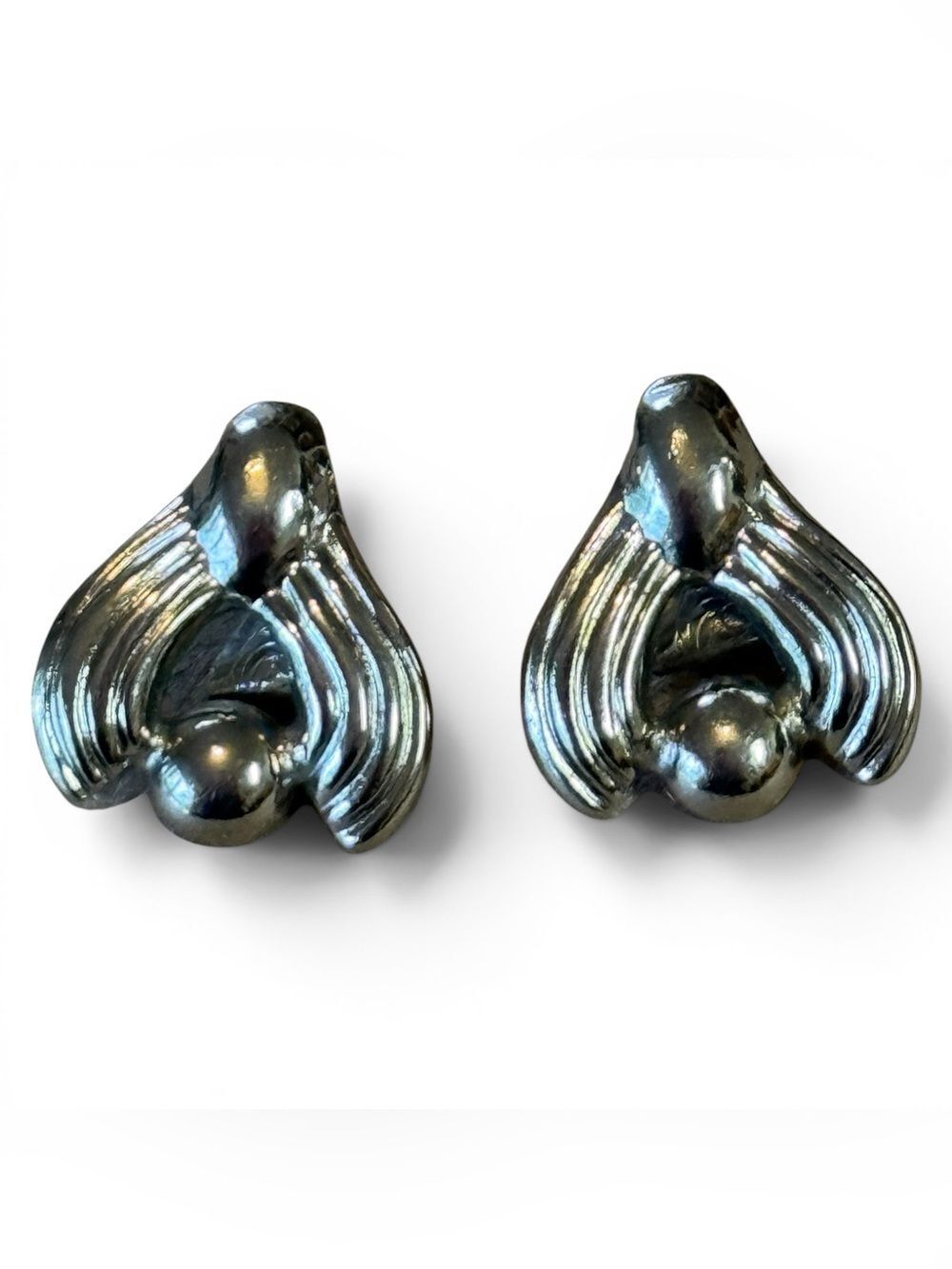 Vintage B.A. Ballou & Co Clip On Silver Tone Ribbed texture Earrings